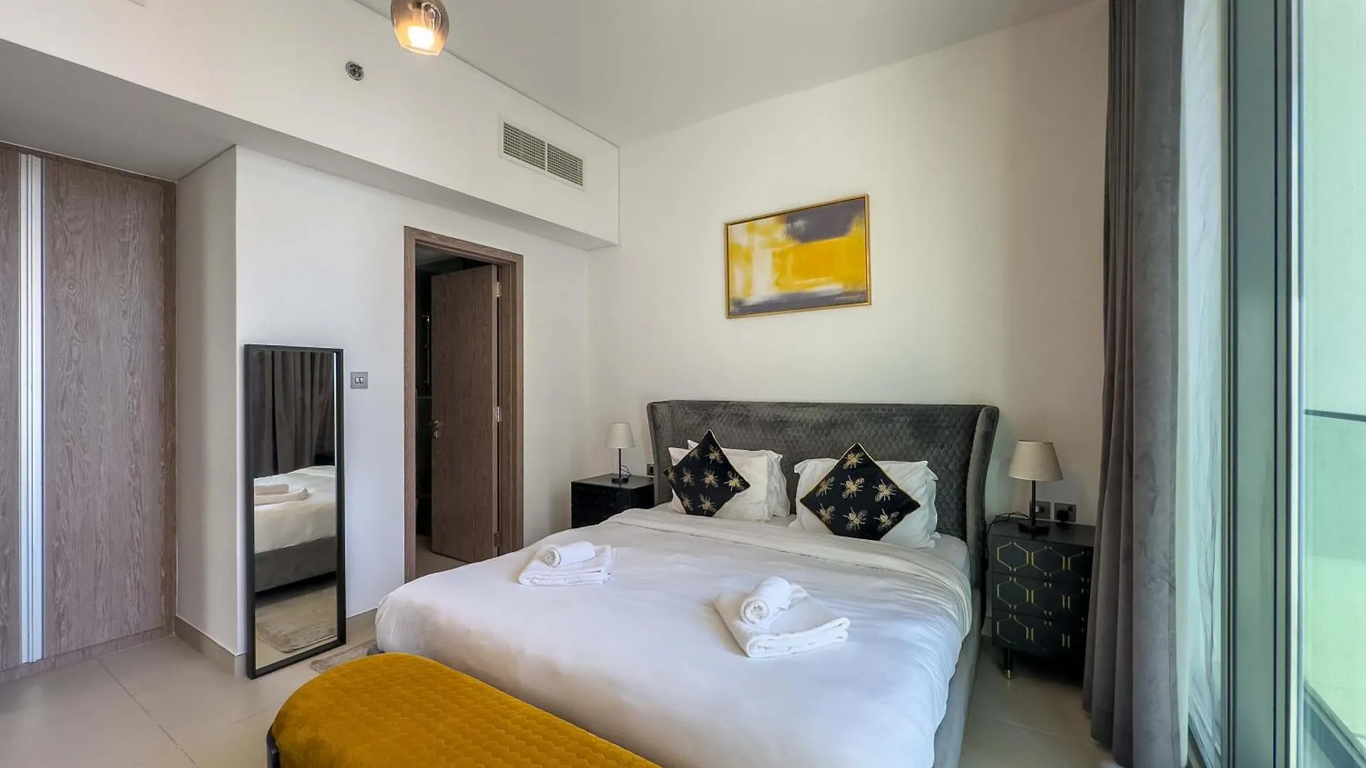 Apartment 2 Bdr In Liv - City Views & Modern Design Dubai