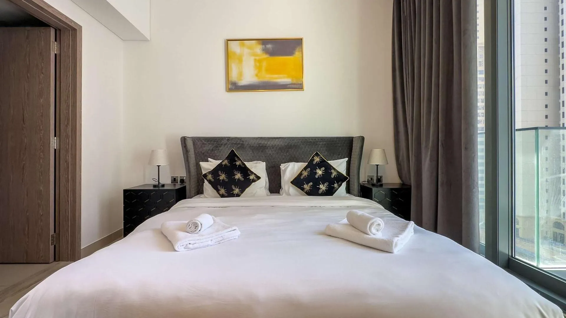 2 Bdr In Liv - City Views & Modern Design Dubai