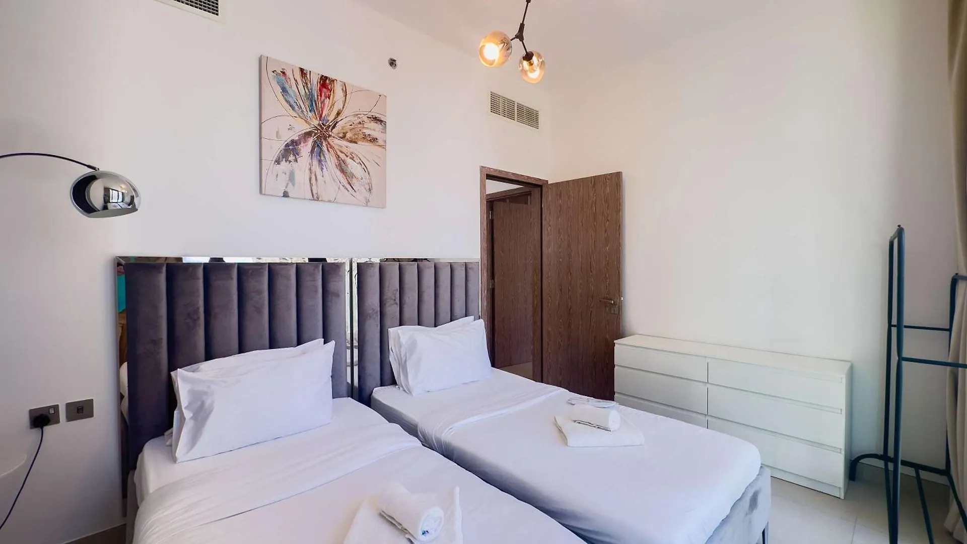 2 Bdr In Liv - City Views & Modern Design 迪拜 公寓