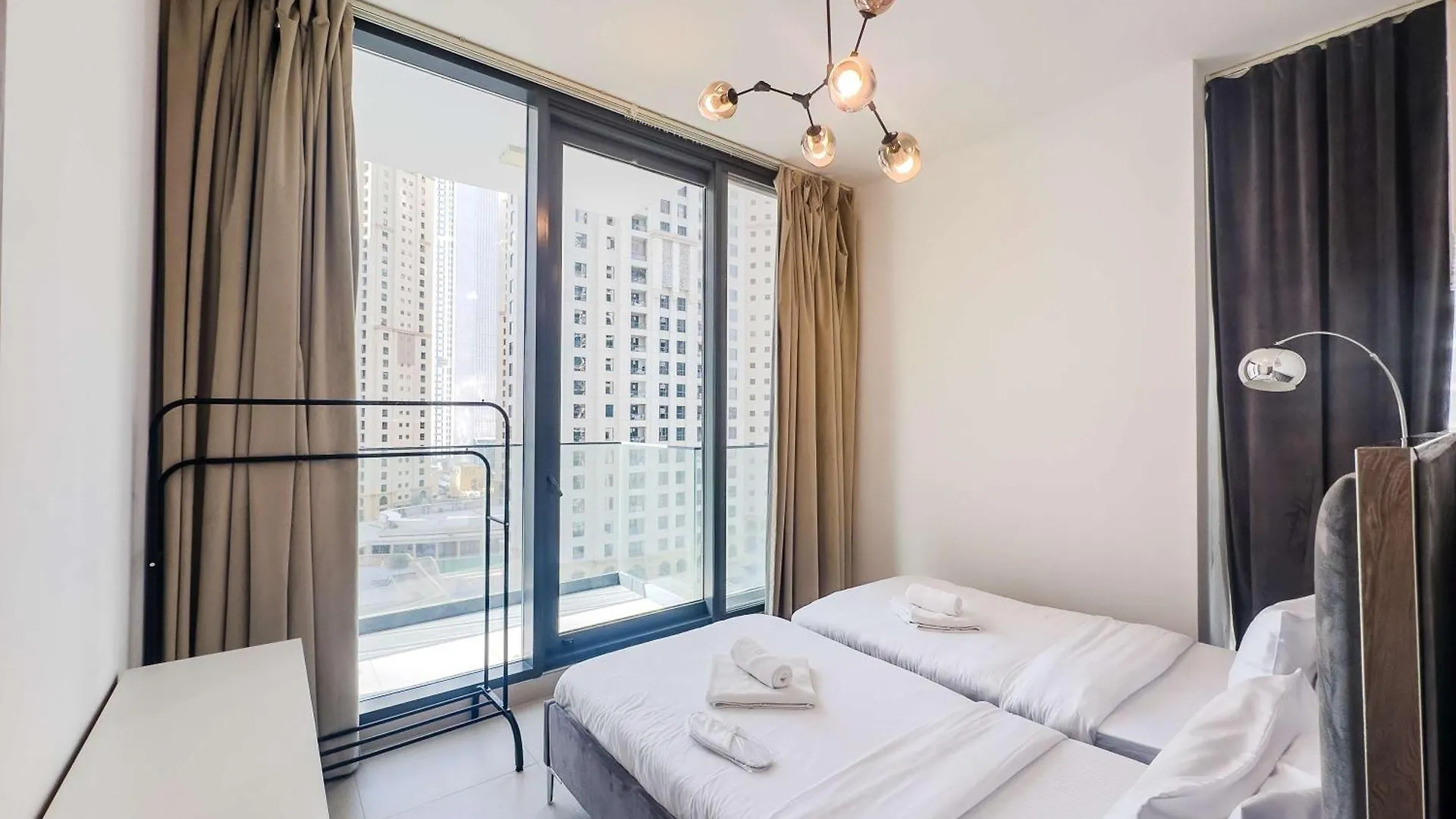 2 Bdr In Liv - City Views & Modern Design 迪拜 公寓